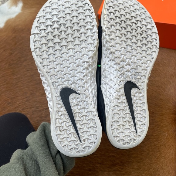 Used Women’s Nike Metcon 4 - Picture 6 of 7